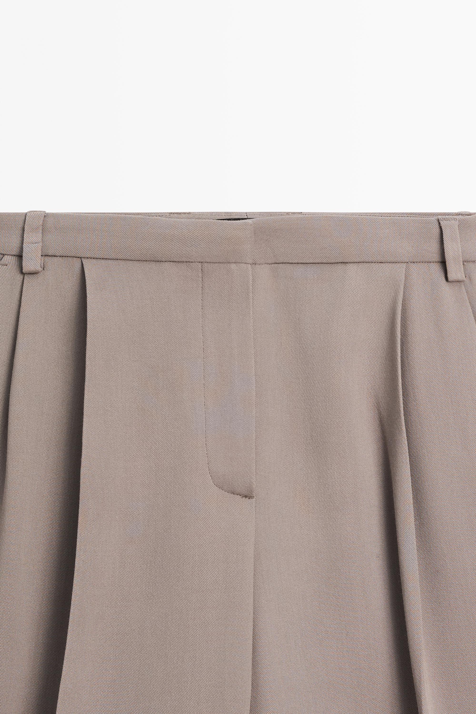 Flowing long wide-leg Bermuda shorts